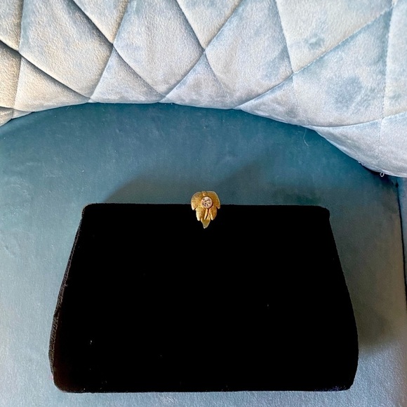 Stunning vintage black evening bag with a jewelry like closure detail an… - Picture 7 of 7